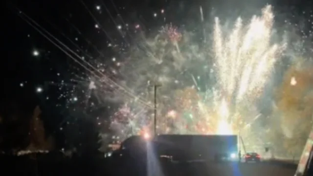 Canada, incidente con un camion pieno di fuochi d'artificio: il finale è incredibile