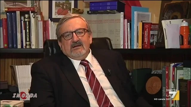 Michele Emiliano 'renzizzato': 'Non approfittate che non sto in studio e non vi posso acchiappare'