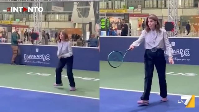Milano, la ministra Santanché si presenta da tennista al Racquet Trend Expo