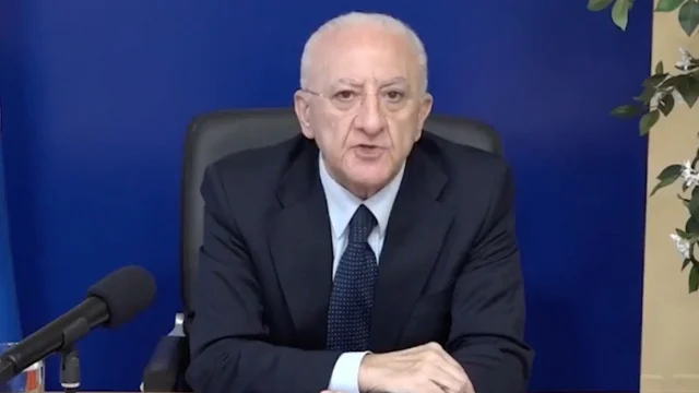 Campania, De Luca tiene chiuse le scuole: "Irresponsabile aprire scuole medie ed elementari il 10 gennaio"