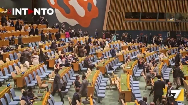 Protesta all’ONU: delegati lasciano l’aula durante il discorso di Netanyahu
