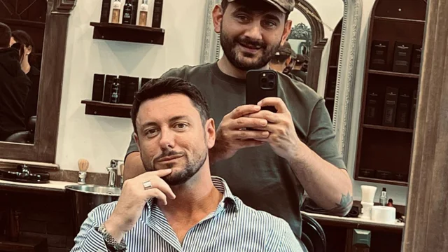 Nuovo look per Giambruno: l'ex compagno di Meloni taglia il ciuffo