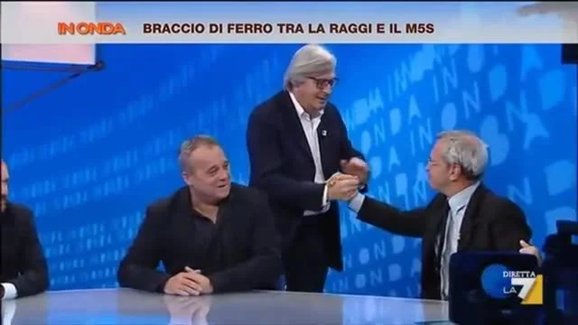 Sgarbi vs Raggi: Perché ca**o cambi i nomi degli assessorati, imbecille? Ignoranti come capre!