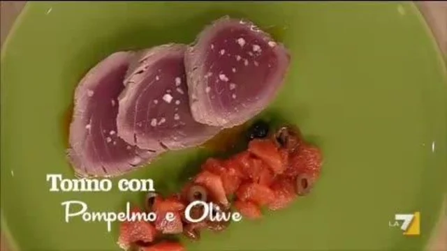 Tonno con pompelmo e olive