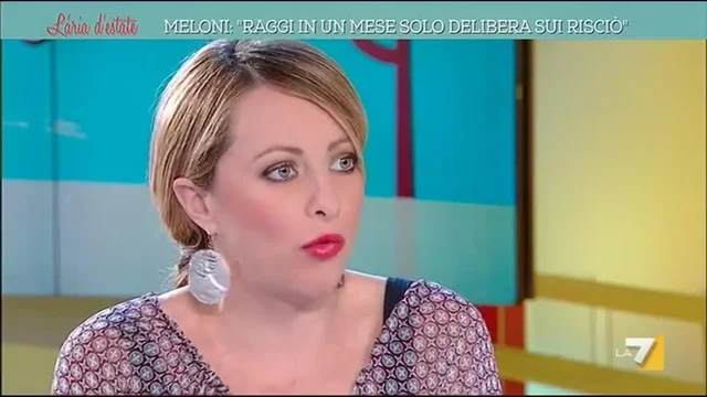 Giorgia Meloni: 'Raggi in un mese solo delibera sui risciò'