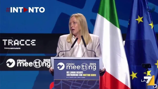 Meloni al Meeting di Rimini: “Orgogliosa di aiutare i bambini a Gaza, non di urlare slogan”