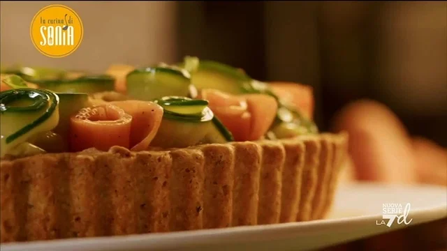 Crostata salata con roselline di verdure