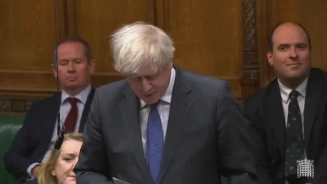 Boris Johnson esalta Putin, ma è un lapsus: la reazione del Parlamento britannico