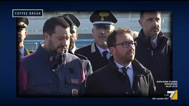 La 'passerella' di Bonafede e Salvini a Ciampino per l'arrivo di Cesare Battisti, latitante da 37 anni
