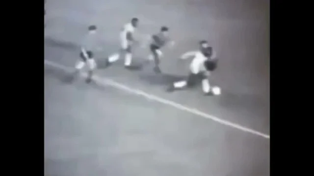 Le giocate di Pelé, ha anticipato tutti i calciatori moderni. Il video