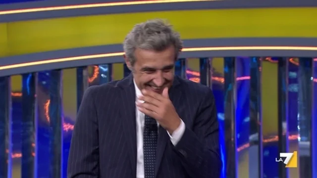 Un concorrente offre dei soldi a Flavio per...