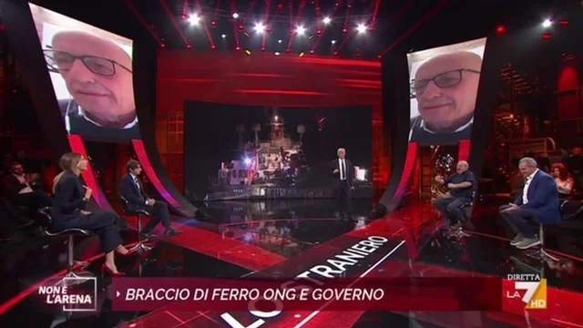 Migranti, Chirico: "Mi aspetto una risposta forte dallo Stato". E Vauro canta con sarcasmo l'inno di Mameli