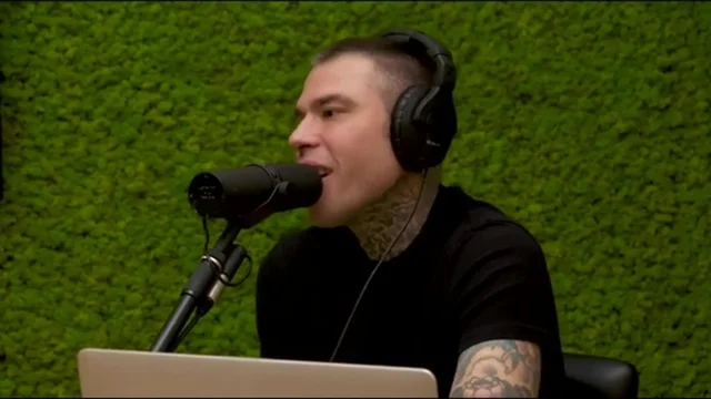 Migranti, Fedez a Cecilia Strada: "Voglio vedere quanto costa una nave e metterci la faccia"