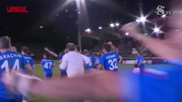 Partita del cuore, tra gol, assist e festeggiamenti: il video