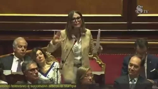 L'accusa di Daniela Santanchè: "Le critiche più feroci vengono da chi in privato..."