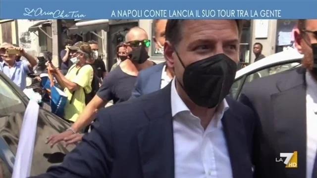A Napoli Conte lancia il suo tour tra la gente