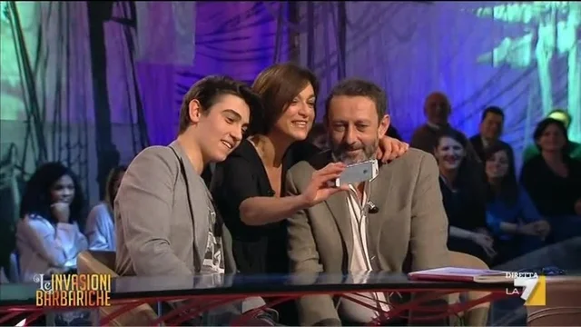 Serra incontra Michele Bravi: uno "sdraiato" molto particolare