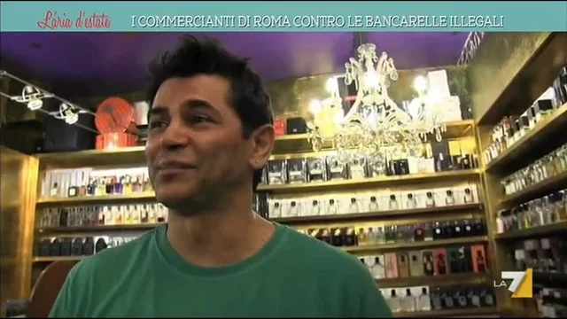 I commercianti di Roma contro le bancherelle illegali