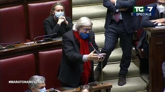 Camera, Vittorio Sgarbi al Premier Conte: "Si dimetta e vada in Cina!"