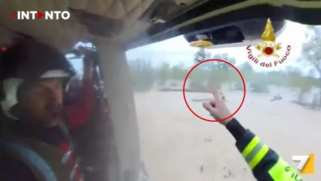Maltempo in Piemonte: Vigili del Fuoco salvano un uomo intrappolato in auto