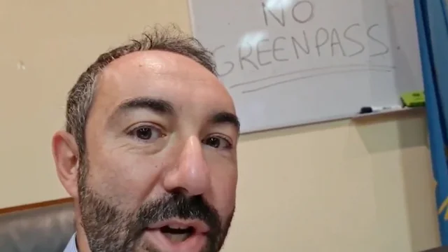 Lazio, il consigliere Barillari si 'barrica' nella sede della Regione: "Esco solo con la forza"