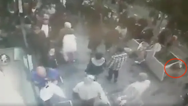Istanbul, il video dell'esplosione. E sulla panchina è visibile un pacco