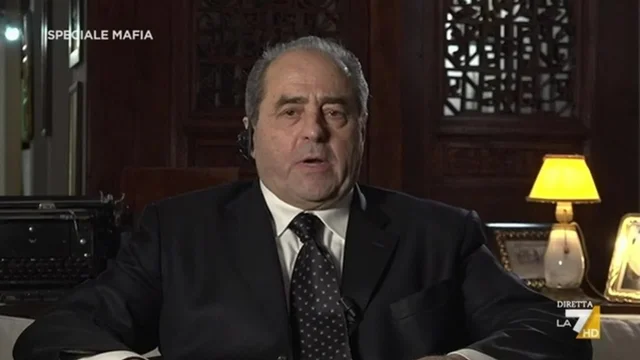 Mafia, le rivelazioni di Antonio Di Pietro: "C'era il progetto di un attentato contro di me. Borsellino ucciso per quello doveva. Gardini mi doveva dire a chi sono andati i soldi della maxi tangente"