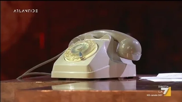 Ustica, telefonata in diretta: "Un ex aviere mi disse che furono sostituiti i nastri magnetici del radar a Marsala"