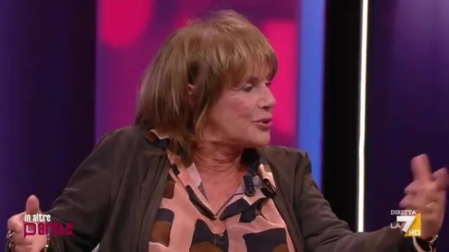 Battuta sessista di La Russa, Lella Costa: “Troppo testosterone in giro, forse nelle bevande che distribuiscono in Senato”