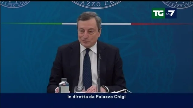 Mario Draghi risponde alle domande dei giornalisti: "Farò il vaccino AstraZeneca"
