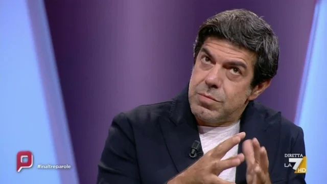 Favino risponde al ministro Sangiuliano: “Non sapevo che il problema delle tac dipendesse dalla nostra categoria”