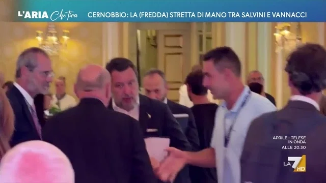 Matteo Salvini e Roberto Vannacci, il saluto freddo tra i due
