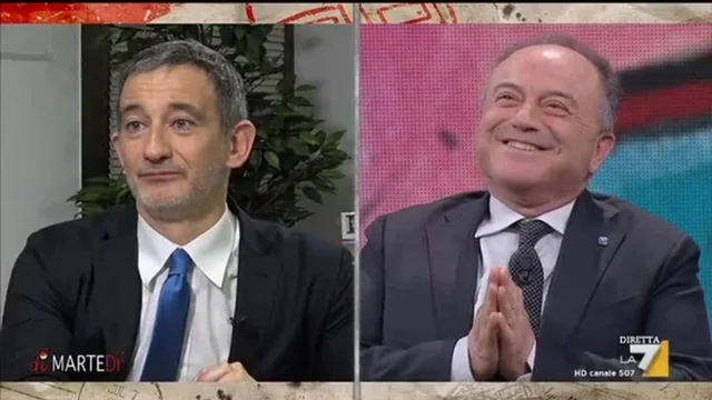 Il siparietto tra Giovanni Floris e Pietro Senaldi: "Attento che può essere un principio di una confessione..."