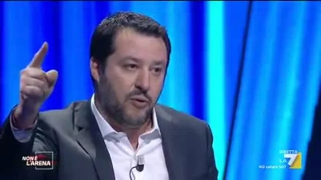 Salvini sui migranti: 'C'è un esercito di migranti che arrivano e 150mila italiani che scappano all'estero'