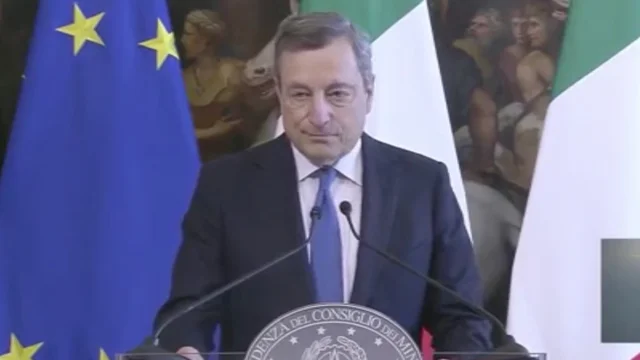 Draghi: "Merkel ha trasformato il ruolo della Germania in Europa. Ci mancherà, ma la rivedremo in Italia"