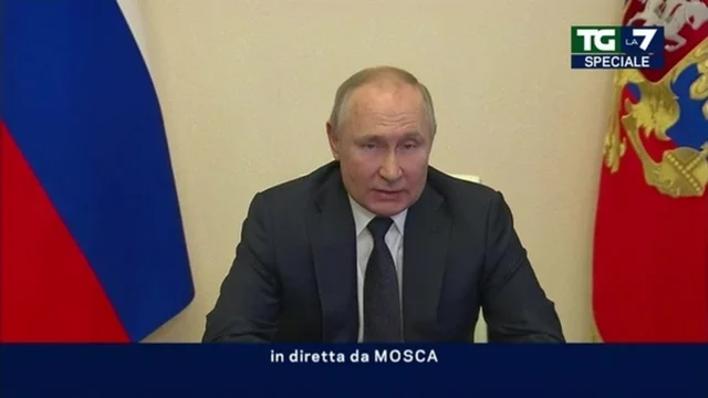 Putin: "Russi e ucraini sono un unico popolo, stiamo combattendo contro i neonazisti"