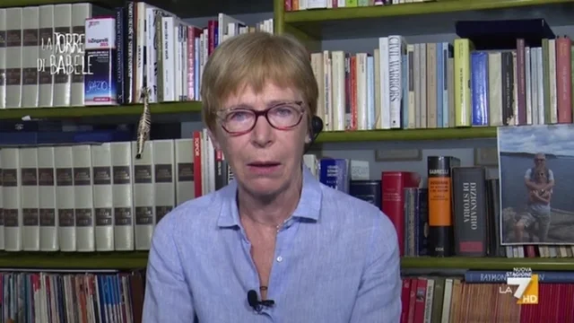 Gabanelli su La Zanzara: "Dopo mezz'ora di insulti, ti viene voglia di aiutare un vecchietto o prendere a calci la portiera?"