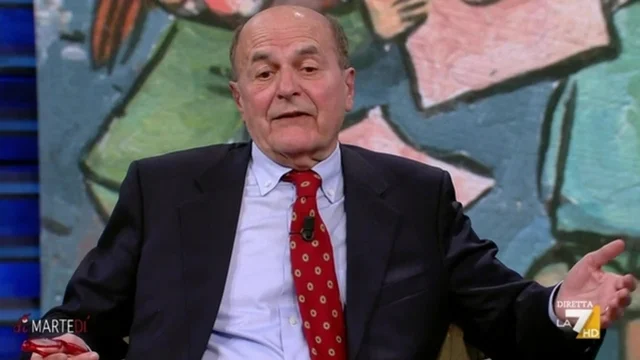 L'intervista a Pier Luigi Bersani: "Meloni all'estero si mette il doppiopetto, qui stringe gli spazi"