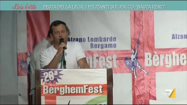 Festa della Lega, i militanti sul palco: 'Basta Renzi'