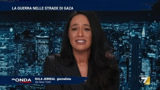 Rula Jebreal si commuove leggendo i messaggi ricevuti da Gaza