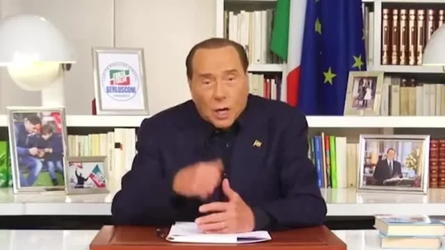 Berlusconi: "Devi andare a votare per il partito comunista! Ah no" La gag è virale