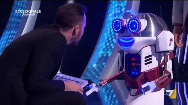 Il Robot che assomiglia, almeno nella comicità a Diego Abatantuono