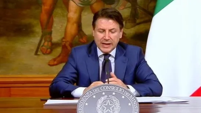 Crisi di governo, Conte accetta le dimissioni delle Ministre e annuncia: "Ho informato della situazione Mattarella"