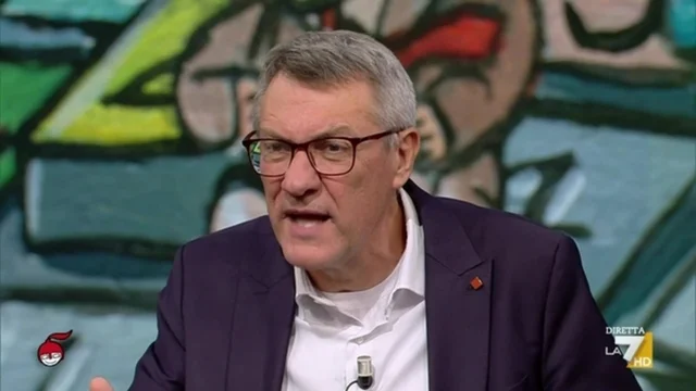 Landini contro il governo: "Questi a far la spesa non ci vanno mai!"