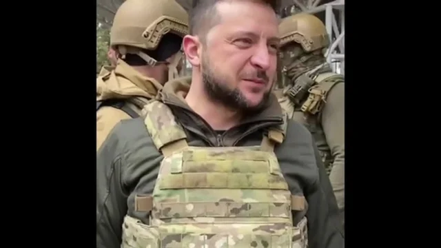 Ucraina, Francesca Mannocchi ha incontrato a Bucha il Presidente Zelensky