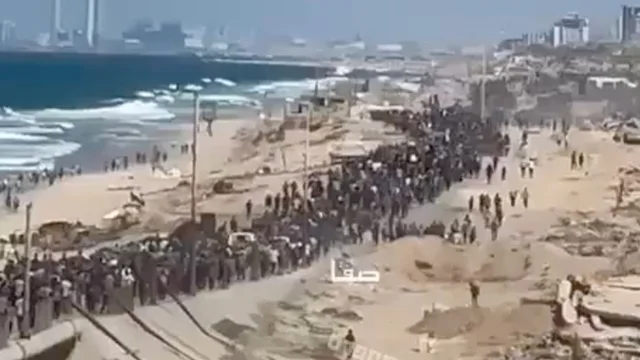Gaza, centinaia di palestinesi tornano nel nord dopo il cessate il fuoco