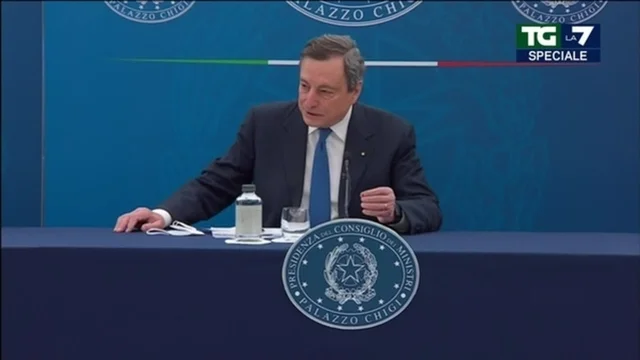 Mario Draghi: "Smettetela di vaccinare i giovani, con che coscienza si salta la fila?"