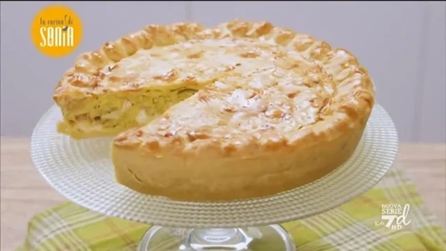 Torta salata zucchine, patate e scamorza