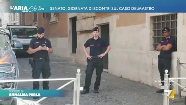 Senato, giornata di scontri sul caso Delmastro