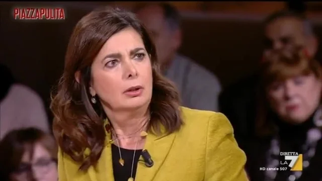 Il dibattito in studio: "mettere fuorilegge nazismo e comunismo", "I comunisti hanno collaborato alla nostra Costituzione"